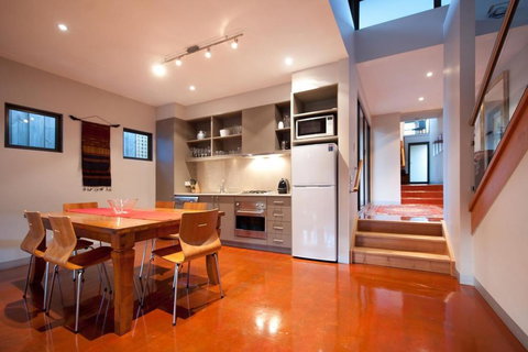 Lake Daylesford Lodge 7 - Food Delivery Shop 1