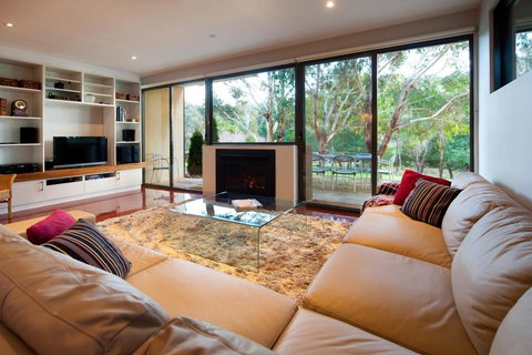 Lake Daylesford Lodge 7 - Food Delivery Shop 2