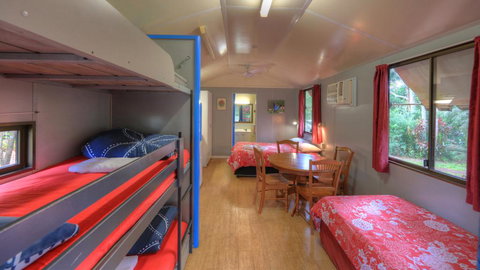 Lake Eacham Tourist Park & Cabins - Food Delivery Shop 1