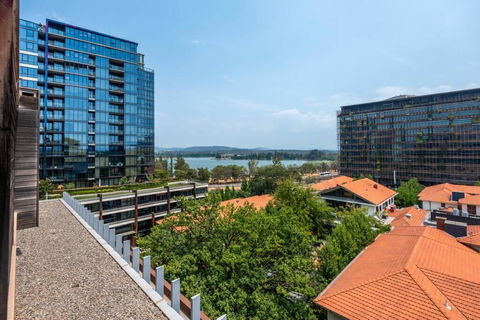 Lake Views, Central CBD Location//FREE WIFI+NETFLIX - Food Delivery Shop 2