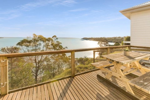 Lakescapes Cottage - 180 Degree Panoramic Views - Food Delivery Shop 2