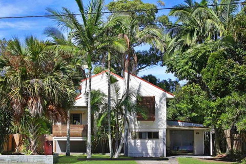Lakeside Beach House - Hostie Properties - Pet Food Australia 1