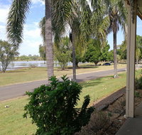 Lakeside Lodge Motel - Food Delivery Shop