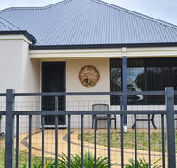 Lakeview Getaway - Food Delivery Shop