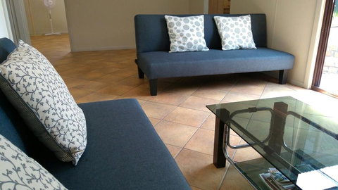 Large 6-Bedroom House With Wifi & Netflix Close To Singleton CBD Hunter Valley - Food Delivery Shop 2