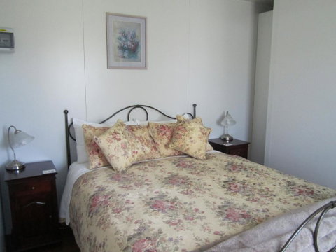 Lavendale Farmstay And Cottages York - Food Delivery Shop 3