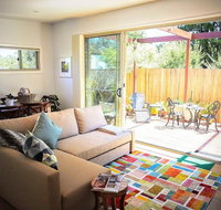 Lil Yoorana - New Cozy Modern - 4 min walk to town - Close to everything - Food Delivery Shop