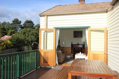 Lilac Cottage - Food Delivery Shop 1