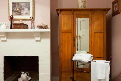 Linfield Cottage - Food Delivery Shop 3
