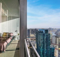 Lux 2BR Apt with a Stunning View of The Yarra - Food Delivery Shop