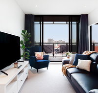 Luxe Apartment Five Minutes From Airport and City - Food Delivery Shop