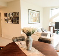 Luxuries CBD Apartment with Views - Food Delivery Shop