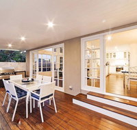Luxurious Hampton Style 3 Bedroom House - Food Delivery Shop