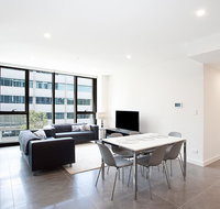 Luxury 3 Bedroom Apartment in an Amazing Location - Food Delivery Shop