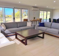 Luxury 3BR Home with KING Bed Metung - Food Delivery Shop