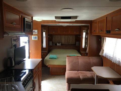 Luxury Caravan - Food Delivery Shop 0