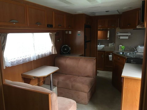Luxury Caravan - Food Delivery Shop 1