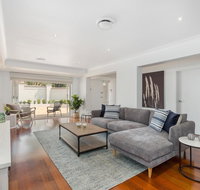 Luxury Family-size Home in Smart Beachside Suburb - Food Delivery Shop