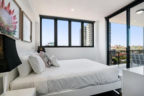 Luxury Living With Panoramic Views - Food Delivery Shop 3