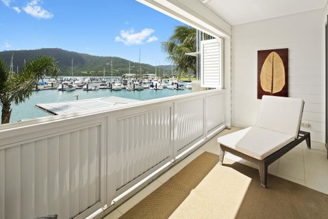 Luxury Marina View Apartment - Food Delivery Shop 3