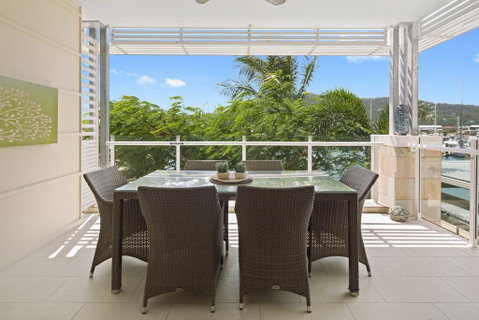 Luxury Marina View Apartment - Food Delivery Shop 2