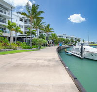 Luxury Marina View Apartment - Food Delivery Shop