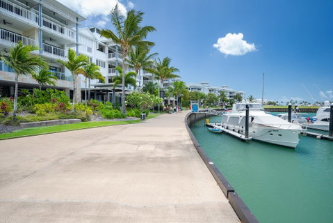 Luxury Marina View Apartment - Food Delivery Shop 0