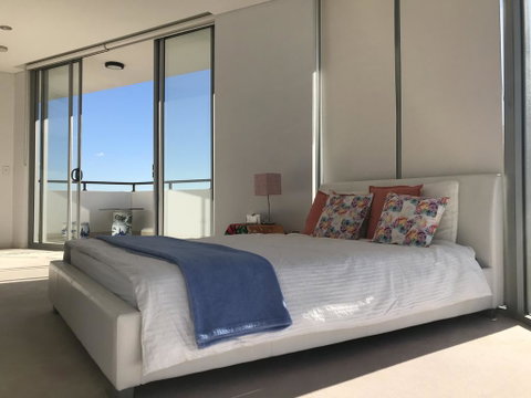 Luxury Ocean Penthouse - Food Delivery Shop 2