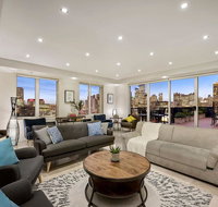 Luxury Penthouse 3BDR Inner City LRG Group WIFI - Food Delivery Shop