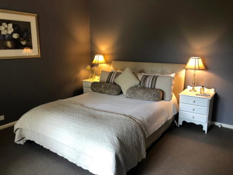 Luxury Room 15mins From Wagga's CBD - Food Delivery Shop 0