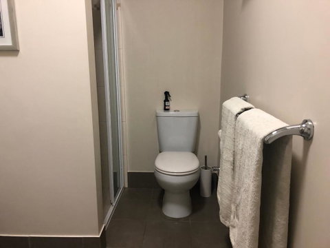 Luxury Room 15mins From Wagga's CBD - Food Delivery Shop 3