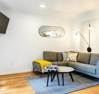 Luxury Spacious 2 Bedroom Fitzroy Apartment - Food Delivery Shop