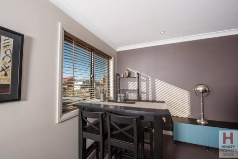 Maison Noir 2 - Well Appointed Modern Accommodation With Mountain Views - Food Delivery Shop 3