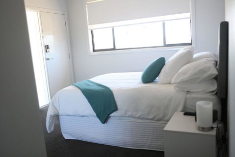 Mala Retreat Chardonnay Studio Immaculate And Comfortable - Food Delivery Shop 2