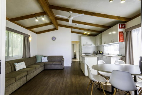 Mannum Riverside Caravan Park - Food Delivery Shop 2