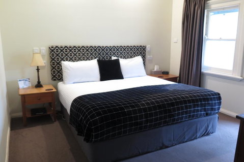 Margaret River Guest House - Food Delivery Shop 3
