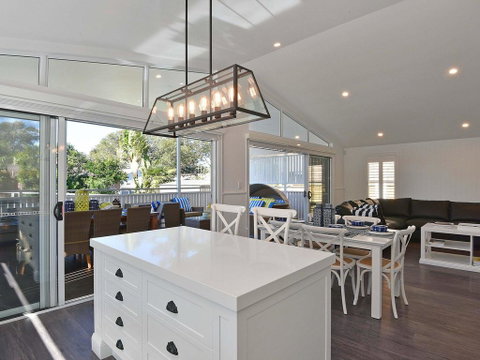 Margaret's Hamptons Cottage - Food Delivery Shop 3