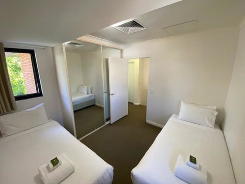 Margarets In Town Apartments (formerly Darby Park Serviced Apartments) - Food Delivery Shop 3