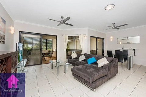 Marina View Apartment - Walk To The Strand - Food Delivery Shop 3