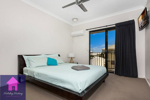 Marina View Apartment - Walk To The Strand - Food Delivery Shop 2