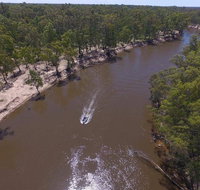 McLean Beach Holiday Park - Food Delivery Shop