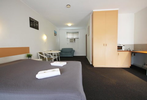 Melaleuca Lodge Beaconsfield - Food Delivery Shop 1