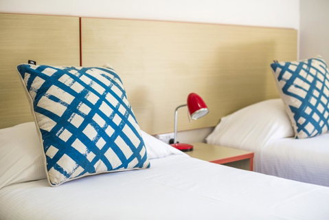 Melton Hotel Auburn - Food Delivery Shop 1