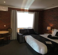 Melton Motor Inn and Apartments - Food Delivery Shop