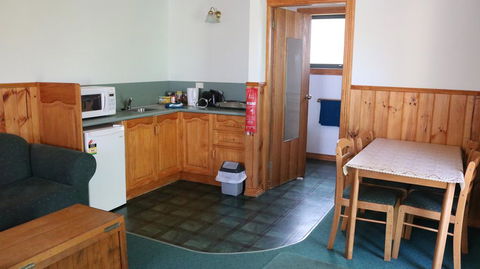 Meredith House & Apartments Strahan - Food Delivery Shop 3