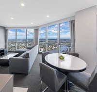 Meriton Suites Adelaide Street - Food Delivery Shop