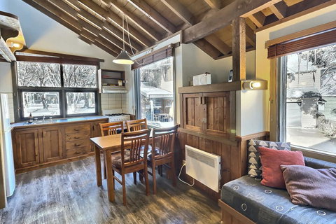 Merrigang Chalet, Dinner Plain - Food Delivery Shop 3