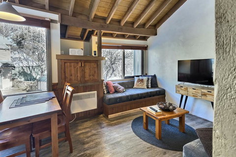 Merrigang Chalet, Dinner Plain - Food Delivery Shop 2