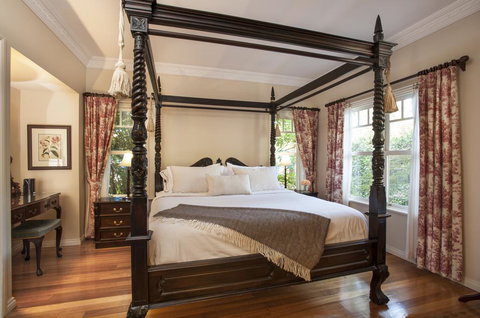 Merrow Cottages - Gatehouse - Food Delivery Shop 0