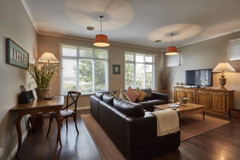 Mews Cottages - Food Delivery Shop 2